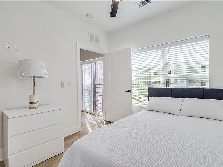 3000 Duval St #102 — Photo 12