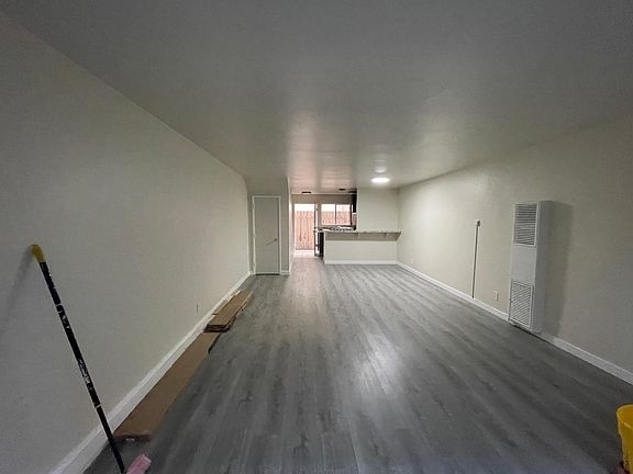 3rd image of 4087 Tujunga Ave APT 4