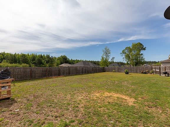 3rd image of 109 Hattiesburg Ct