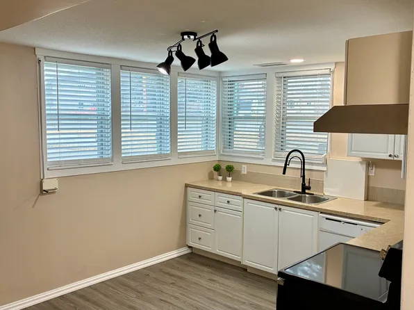 1822B 8th Ave N, Lethbridge, AB T1H 1B5