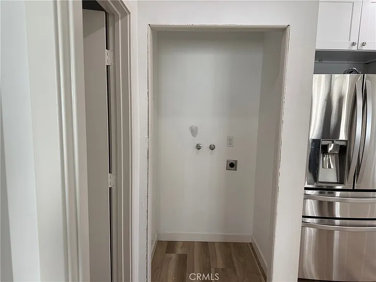 466 S Mott St — Photo 4