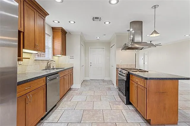 2716 N Sibley St — Photo 8