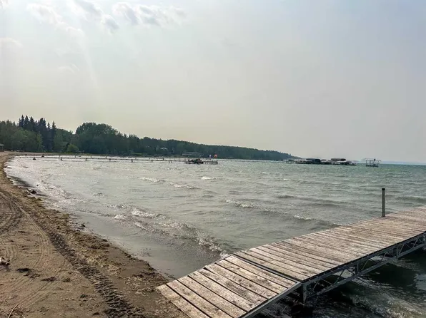 2 E Hummingbird Ln, Half Moon Bay, AB T4S 1S1