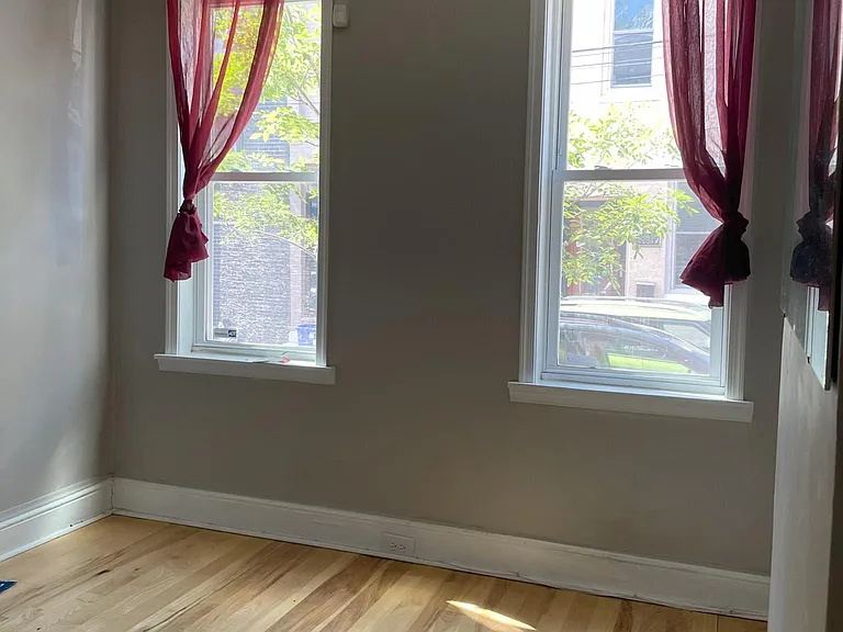2233 Sears St — Photo 4
