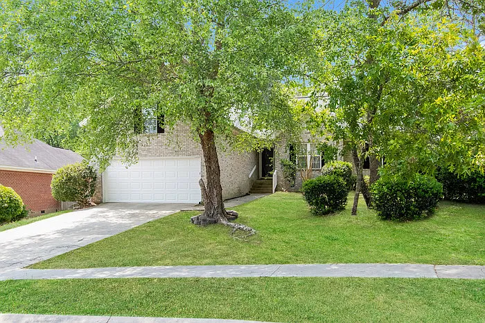 3 bed, 2.0 bath, 1800 sqft, $2,045 — Photo 2