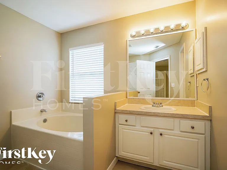 8140 Liriope Loop — Photo 9