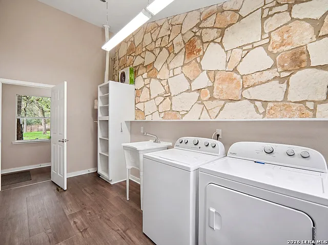 19214 Grey Forest Dr — Photo 33