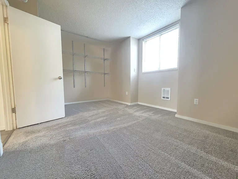 200 SW Florence Ave #D14 — Photo 8