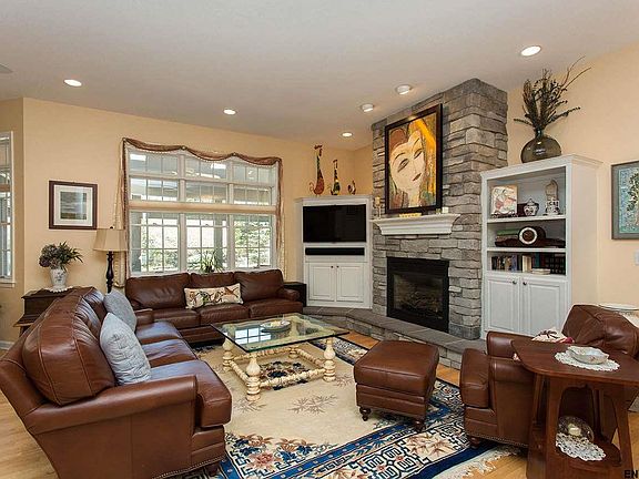 4th image of 16 Siena Dr
