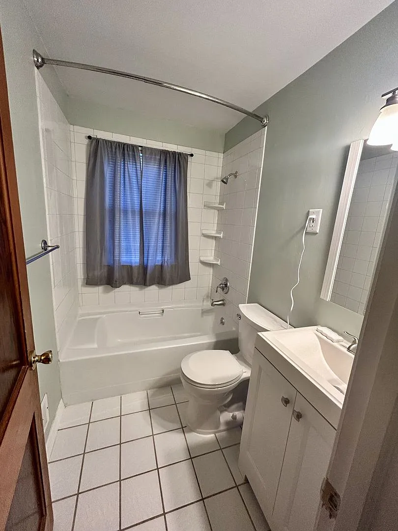 Cozy 3 Bedroom, 2.5 Bath Home in a Great Omaha Location! — Photo 4