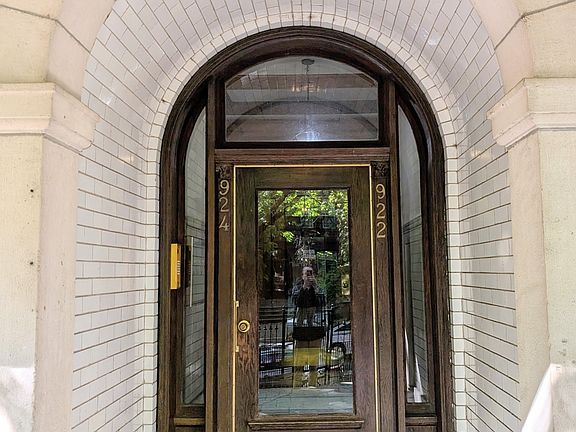 2nd image of 922 W Leland Ave #1E