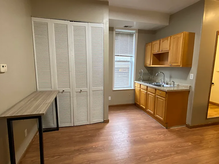 1807 S May St #2B — Photo 11