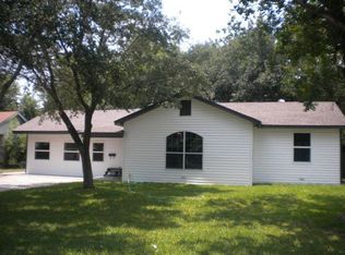 1004 E Crestwood Dr, Victoria, TX 77901