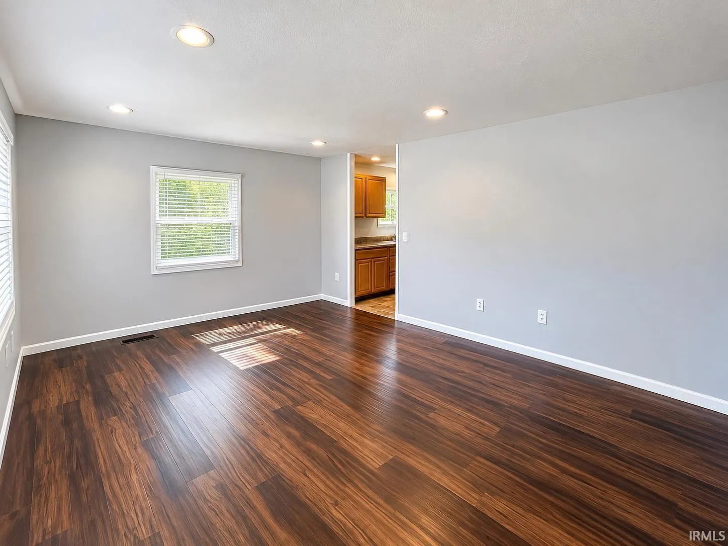 3 bed, 1.0 bath, 1000 sqft, $2,750 — Photo 3