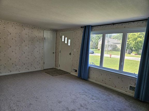 5th image of 676 E Sebewaing St
