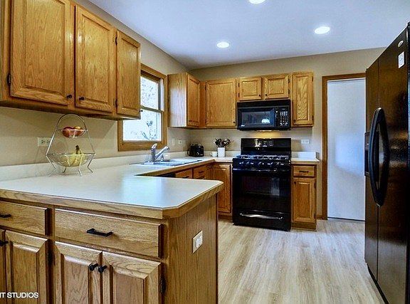 3rd image of 285 Diane Ct