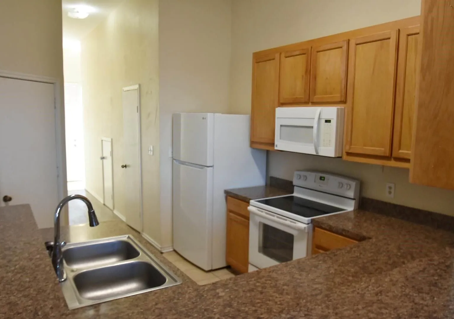 3 bed, 2.5 bath, 1500 sqft, $1,250 — Photo 3