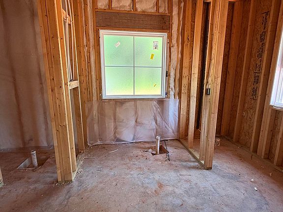 5th image of 102 Redwood Dr