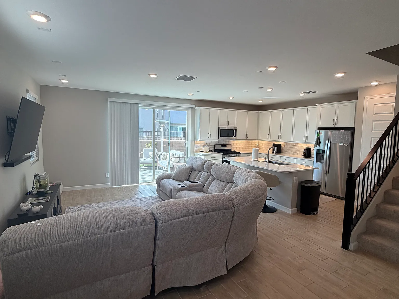 3 bed, 2.5 bath, 1743 sqft, $4,095 — Photo 2