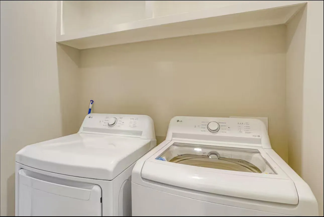 3 bed, 3.0 bath, 2710 sqft, $1,183 — Photo 3