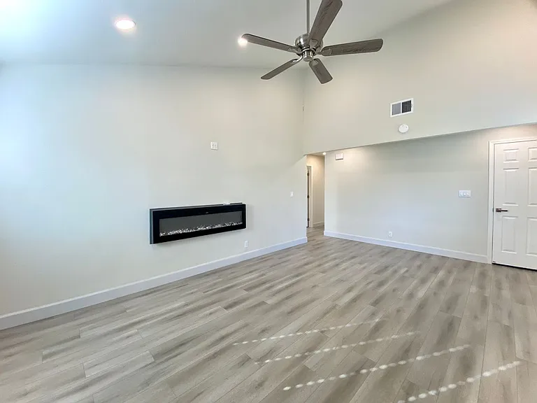 34323 Russell Ct — Photo 4