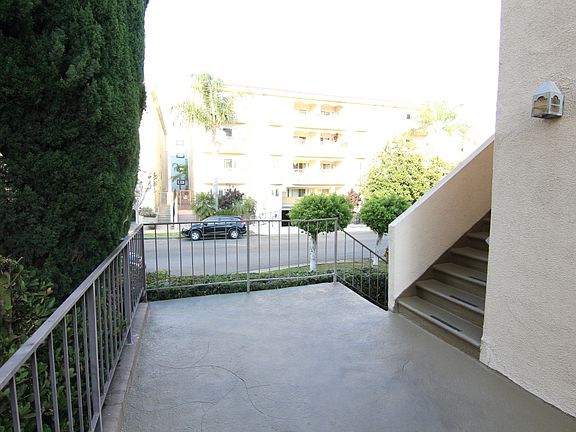 4th image of 1825 Glendon Ave #1A