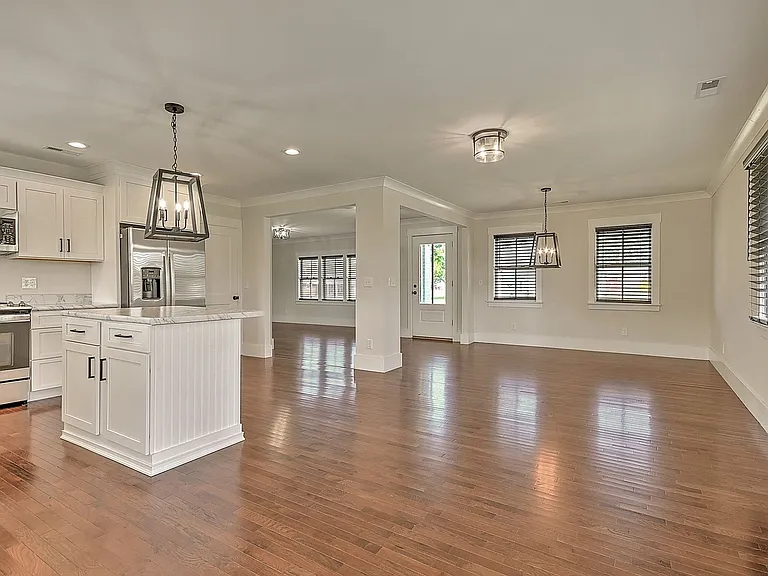 403 Silver Lake Rd — Photo 2
