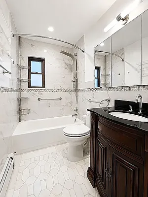 Bathroom, photo 1