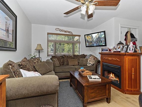 3rd image of 30461 Blueridge Dr #203