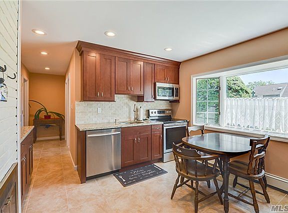 4th image of 180 Duckpond Dr N