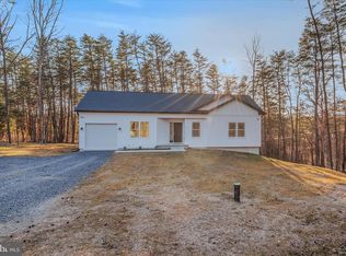 232 Oak Hill Rd, Berkeley Springs, WV 25411