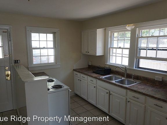 5th image of 1216 Catawba St