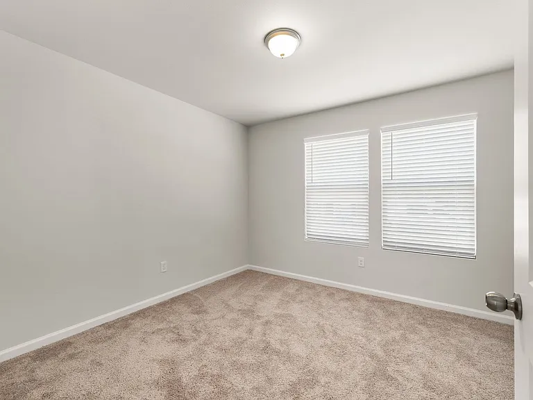 511 Whispering Creek Ave — Photo 7