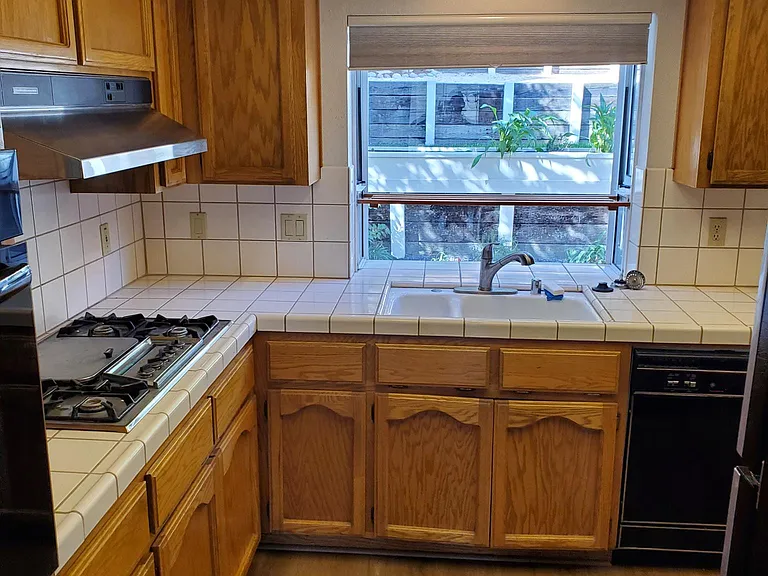 Entry to kitchen from dining room