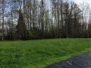 60 Timber Lake Dr, Hubbard, OH 44425