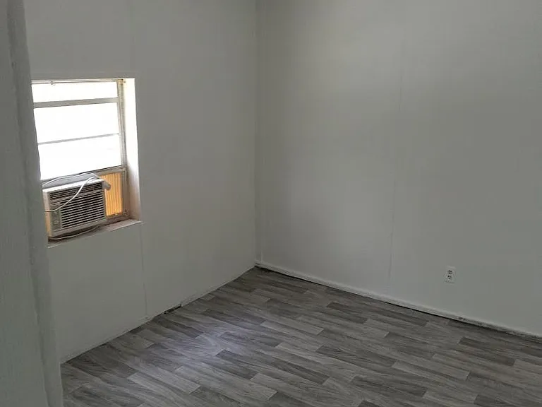 8401 Valencia Ave — Photo 3
