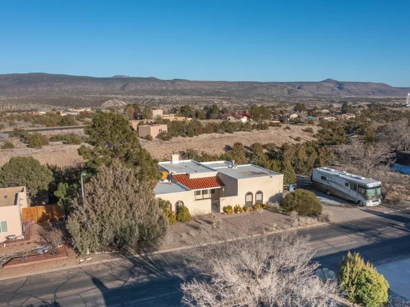 6408 Vooscane Ave, Cochiti Lake, NM 87083