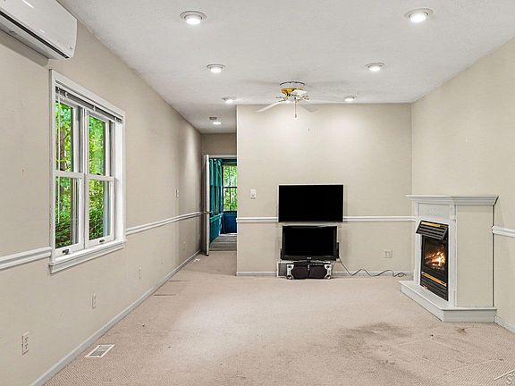 4th image of 1038 E Freeland Rd
