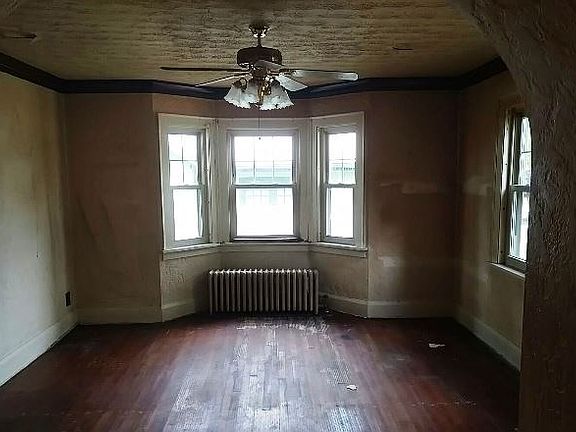 4th image of 624 N Chicago Ave