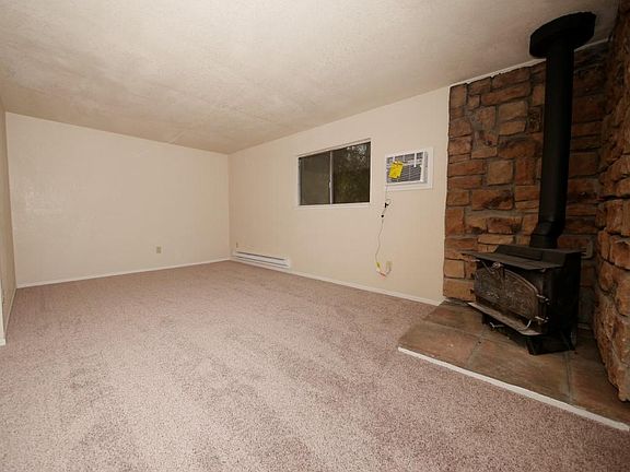 3rd image of 4143 Lynn Blvd Unit B