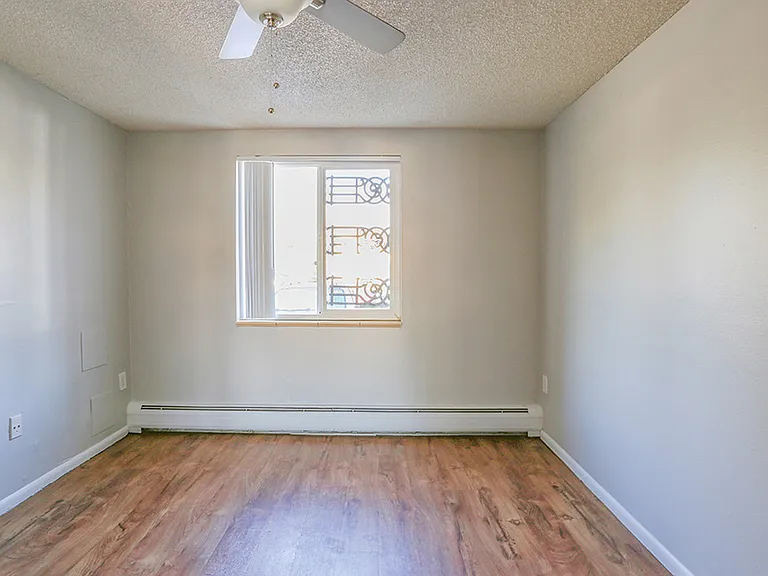 136 N Washington St — Photo 22