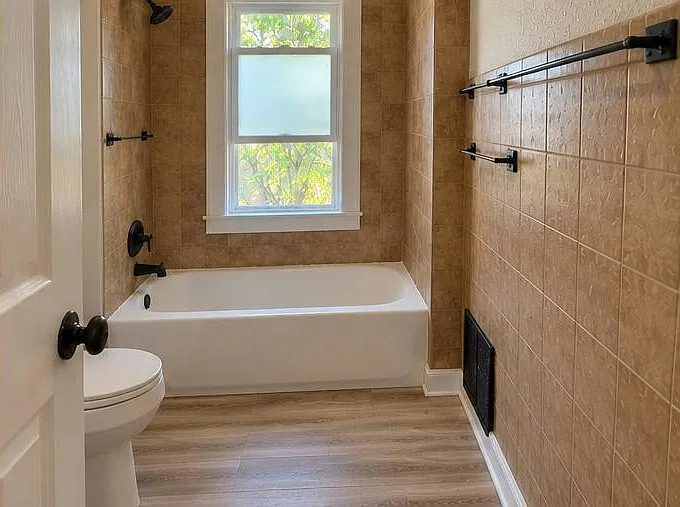2128 West Atkinson Avenue — Photo 2