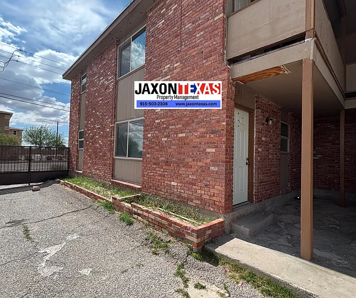 2 bed, 1.0 bath, 700 sqft, $1,100 — Photo 2