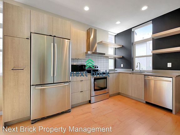 3rd image of 4724 8th Ave NE #B