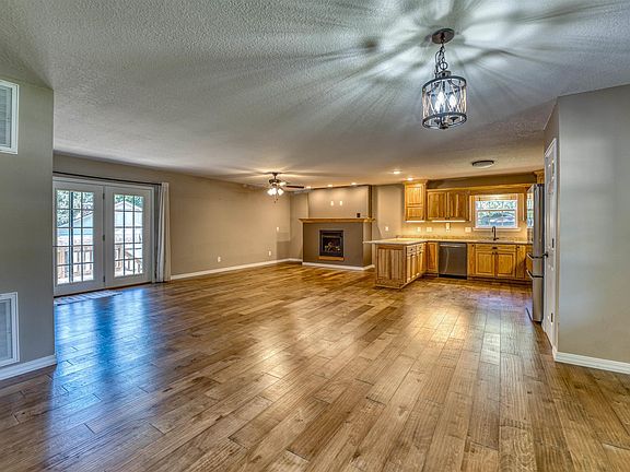 4th image of 304 S Kingswood Dr