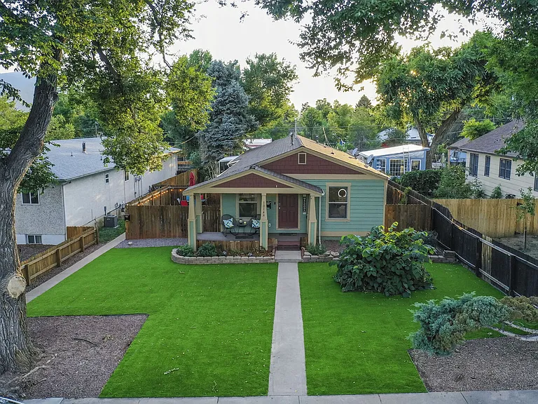 Cozy 1950's era home