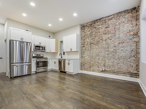 3rd image of 172 Mallory Ave APT 1