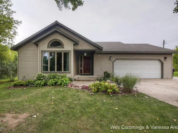 271 E Beech St, Cedar Springs, MI 49319