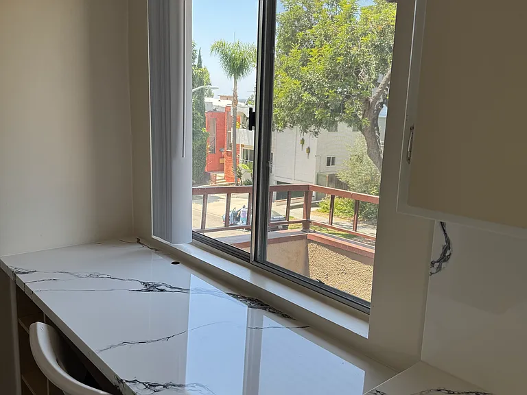 1040 N Laurel Ave #5 — Photo 8
