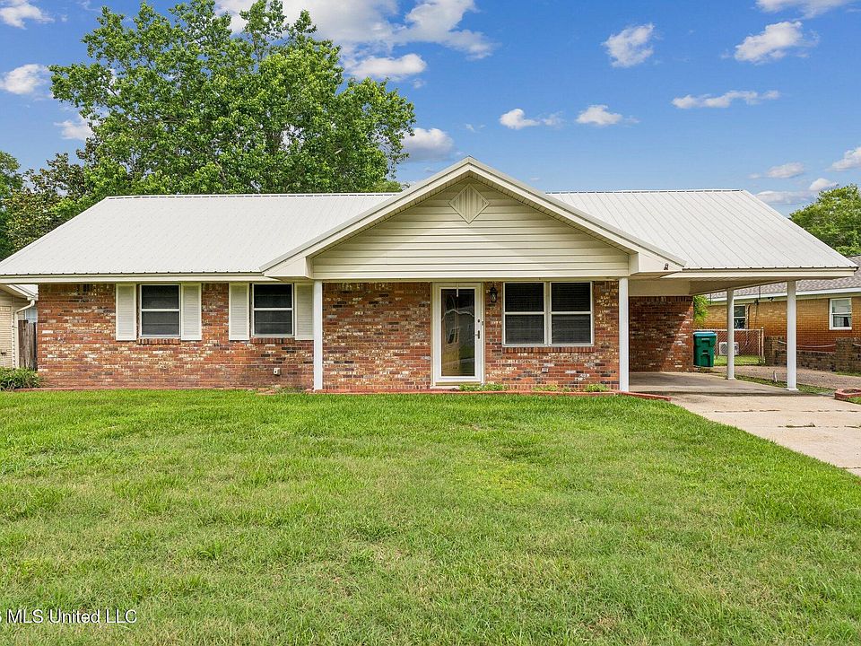1st image of 202 Hunter Dr